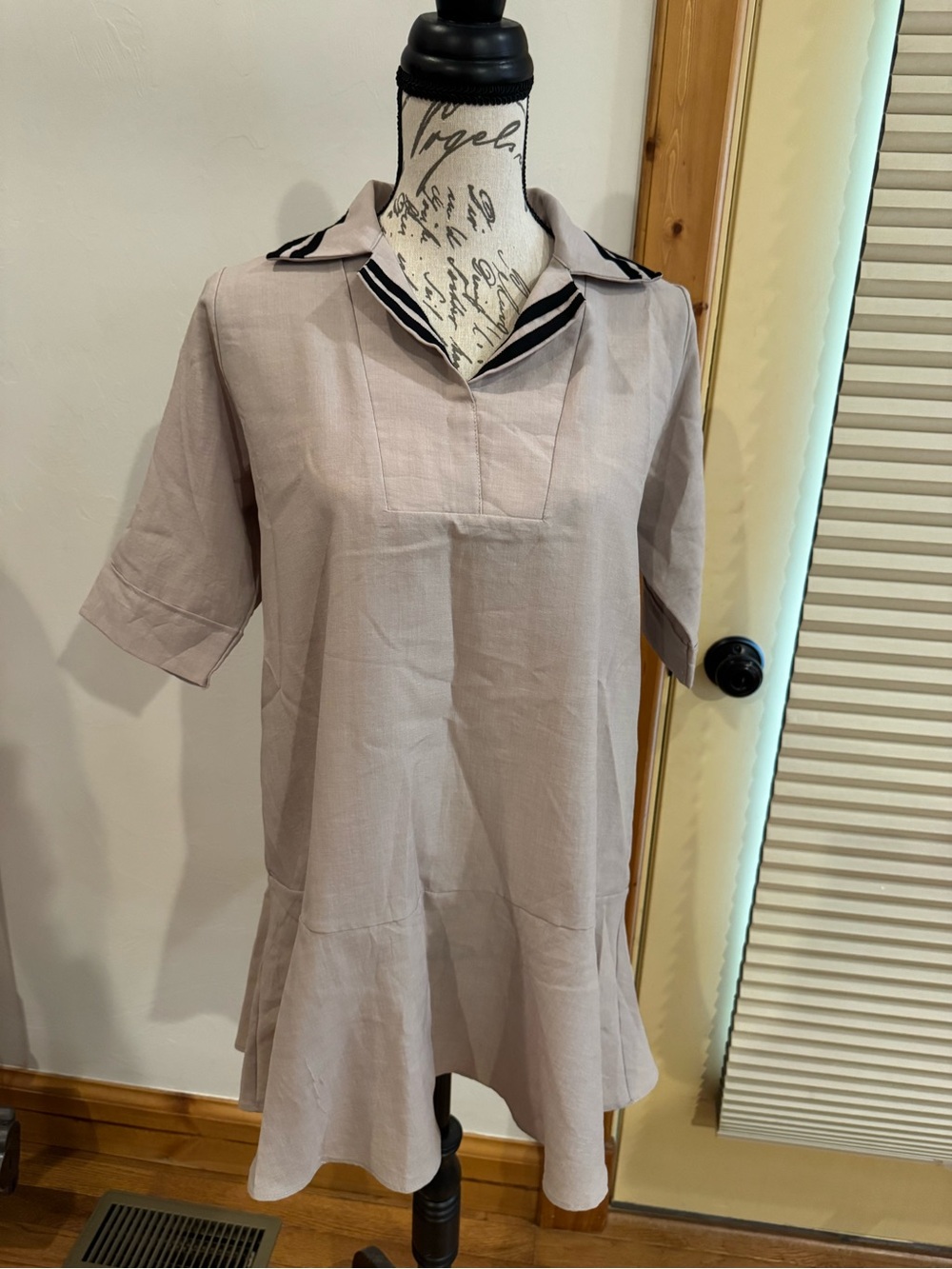 Sailor-Collar Short Sleeve Tunic Dress in Light Taupe